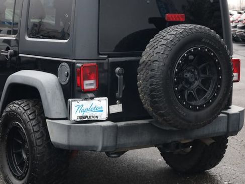 Used 2018 Jeep Wrangler Unlimited Rubicon w/ Connectivity Group image 7