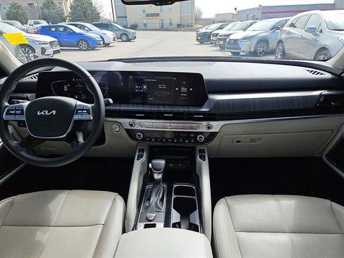 Used 2024 Kia Telluride EX w/ EX Captain's Chair Package image 10