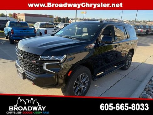 Used 2024 Chevrolet Tahoe Z71 w/ Luxury Package image 3