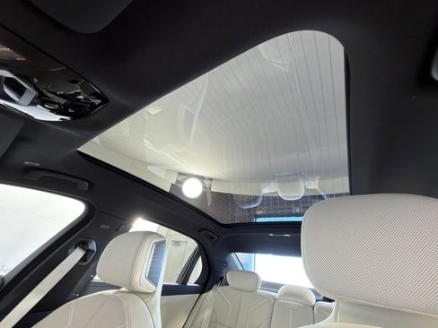 Used 2025 BMW 760i xDrive 760i xDrive w/ Premium Package image 12