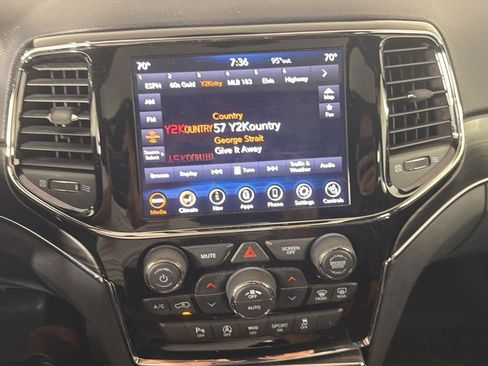 Used 2020 Jeep Grand Cherokee Limited w/ Premium Lighting Group AWD/4WD image 13