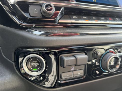 Used 2022 Chevrolet Silverado 1500 ZR2 w/ Technology Package image 19