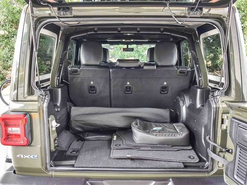 Used 2022 Jeep Wrangler Unlimited Sahara image 23