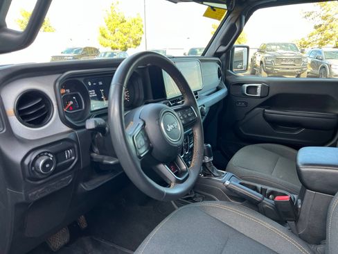 Used 2024 Jeep Wrangler Unlimited Sport AWD/4WD image 30