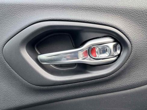 Used 2019 Jeep Cherokee Latitude Plus w/ Cold Weather Group image 31