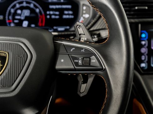 Used 2023 Lamborghini Urus S image 46