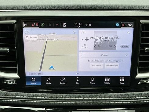 Used 2024 Chrysler Pacifica Select image 12