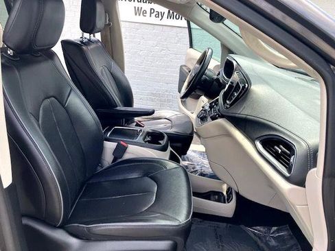 Used 2018 Chrysler Pacifica Limited w/ Advanced Safetytec Group image 11