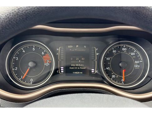 Used 2016 Jeep Cherokee Sport FWD image 24