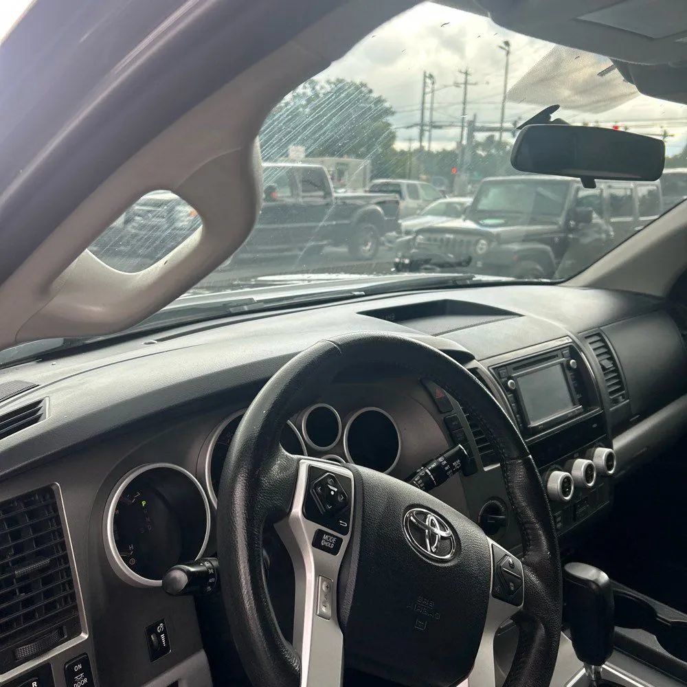 Used 2016 Toyota Sequoia SR5 AWD/4WD image 25