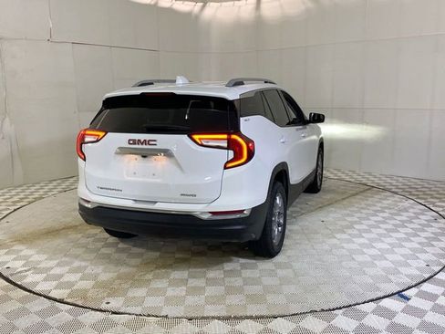 Used 2024 GMC Terrain SLT AWD/4WD image 17