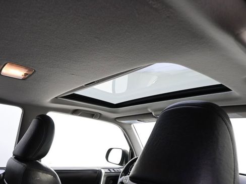 Used 2013 Toyota 4Runner Limited image 17