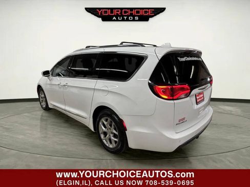 Used 2018 Chrysler Pacifica Limited FWD image 3