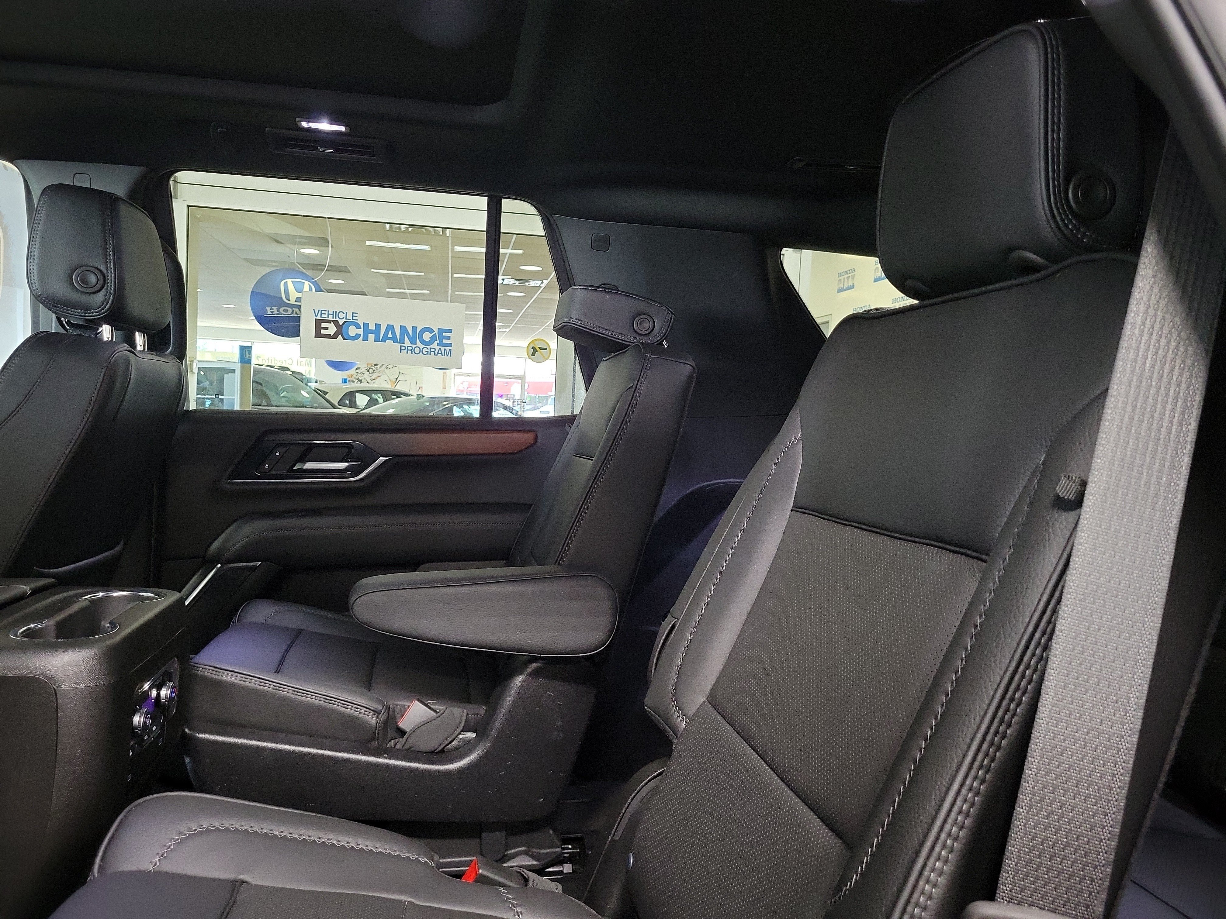 Used 2026 GMC Yukon Denali w/ Sun & Power Step Package AWD/4WD image 18
