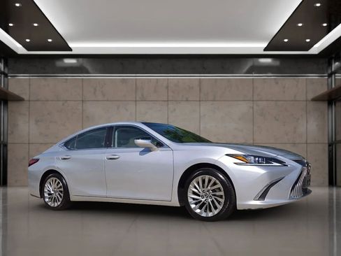 Used 2020 Lexus ES 350 w/ Accessory Package FWD image 4