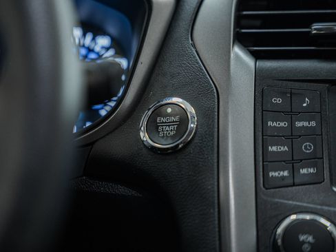 Used 2017 Ford Fusion SE FWD image 29
