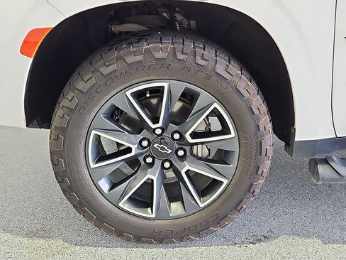 Used 2021 Chevrolet Tahoe Z71 w/ Z71 Off-Road Package AWD/4WD image 11