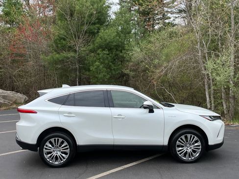 Used 2021 Toyota Venza XLE w/ Softex Package AWD/4WD image 6