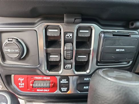 Used 2024 Jeep Wrangler Unlimited Rubicon 4xe w/ Technology Group image 31