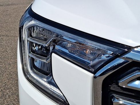 Used 2024 GMC Terrain SLT AWD/4WD image 12