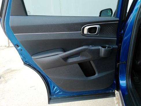 Used 2023 Kia Sorento S w/ Panoramic Sunroof Package image 16