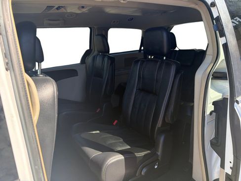 Used 2015 Chrysler Town & Country Touring FWD image 16