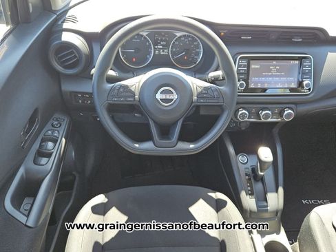 Used 2023 Nissan Kicks S FWD image 5