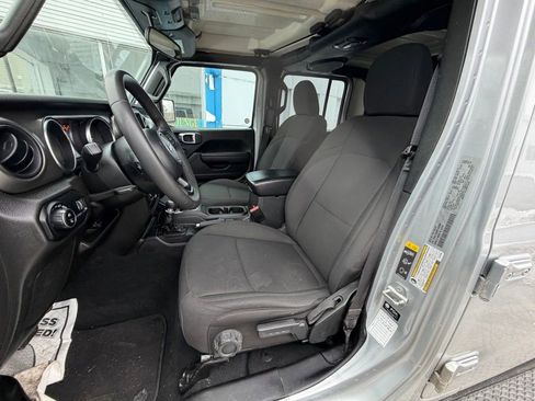 Used 2023 Jeep Gladiator Sport image 7
