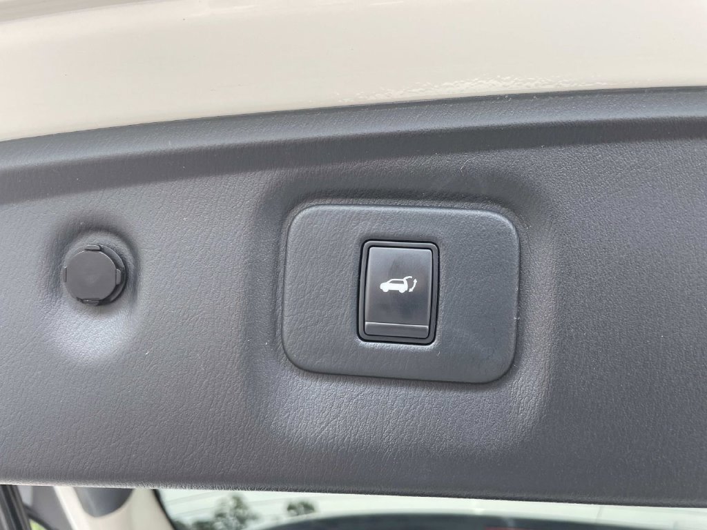 Used 2019 INFINITI QX60 Luxe w/ Sensory Package FWD image 18