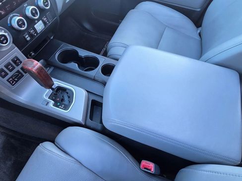 Used 2014 Toyota Sequoia Platinum image 21