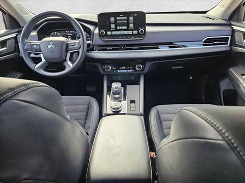 Used 2023 Mitsubishi Outlander SE FWD image 17