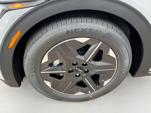 New 2025 Kia EV6 Light image 32