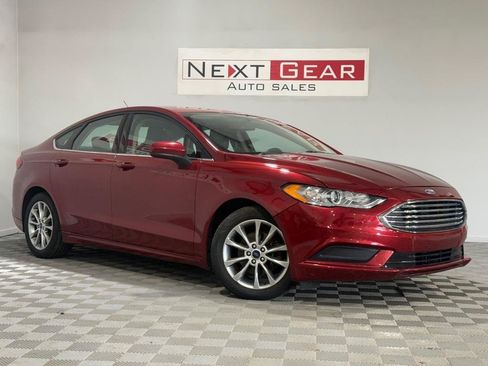 Used 2017 Ford Fusion SE w/ Fusion SE Technology Package FWD image 1