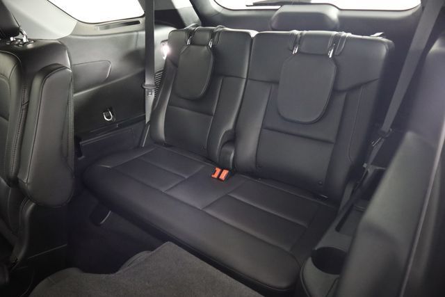 Used 2024 Ford Explorer XLT w/ Equipment Group 202A AWD/4WD image 38