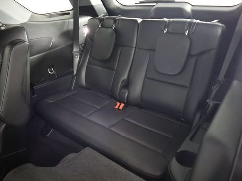 Used 2024 Ford Explorer XLT w/ Equipment Group 202A AWD/4WD image 38