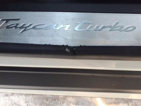 Used 2020 Porsche Taycan image 16