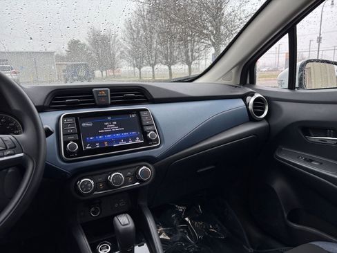 Used 2025 Nissan Versa SV image 33