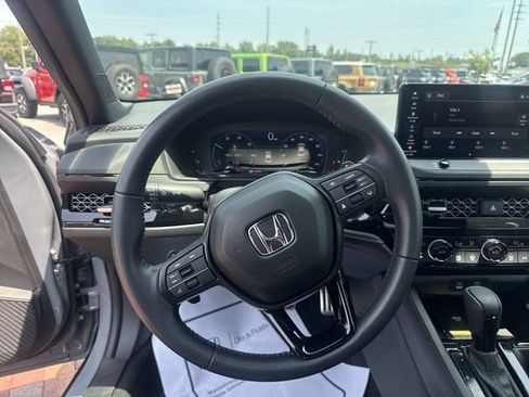 Used 2025 Honda Accord Sport image 15