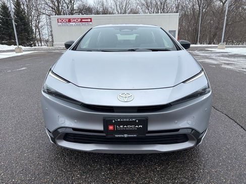 Used 2025 Toyota Prius XLE image 4