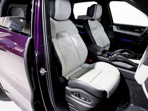 Used 2024 Porsche Cayenne S image 28