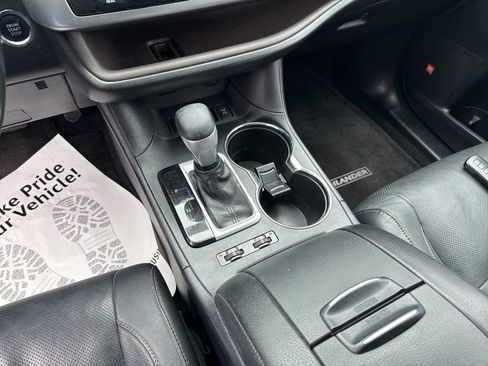 Used 2015 Toyota Highlander Limited image 25