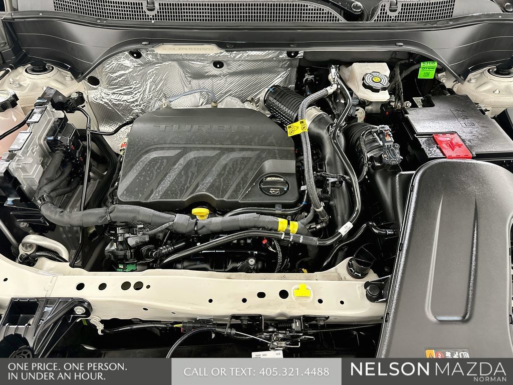 Used 2026 Chevrolet Trax RS w/ Sunroof Package FWD image 30