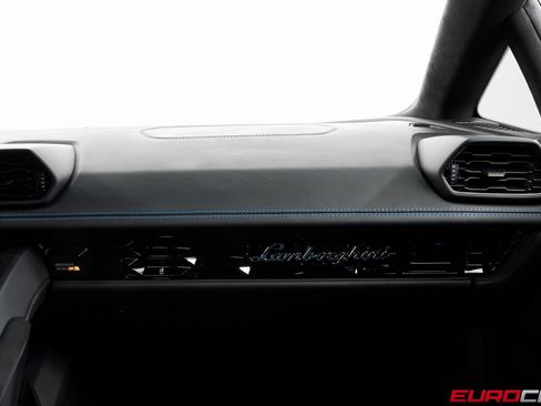 Used 2023 Lamborghini Huracan EVO image 31