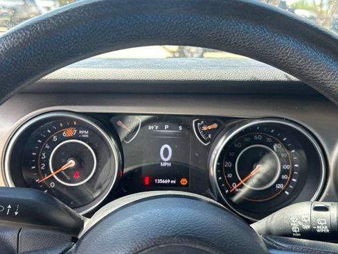 Used 2018 Jeep Wrangler Unlimited Sport AWD/4WD image 16