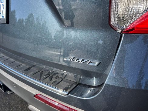 Used 2023 Ford Explorer Limited w/ Limited Technology Package image 33