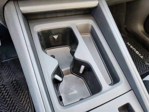 New 2026 Volkswagen Tiguan SE image 14