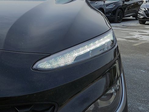 Used 2023 Hyundai Kona SE w/ Cargo Package image 9