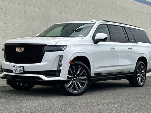 Certified 2023 Cadillac Escalade ESV Sport Platinum w/ Heavy-Duty Trailer Package AWD/4WD image 8
