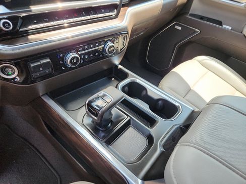 Used 2024 GMC Sierra 1500 SLT image 19