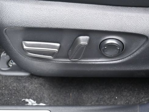 Certified 2026 Toyota Highlander Limited AWD/4WD image 10
